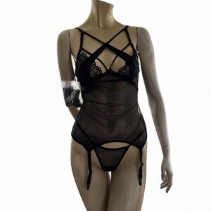 Escante Merry Widow-NWT- Medium!